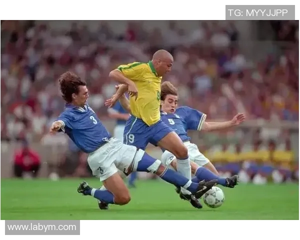 对手是足球明星的背后故事与赛场争锋的精彩瞬间