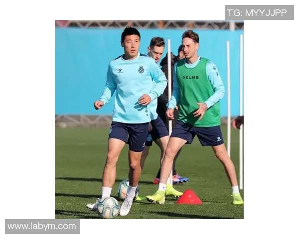 西班牙足球明星的爱侣揭秘及其背后的爱情故事 西班牙足球明星的爱侣揭秘及其背后的爱情故事