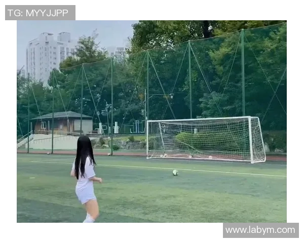 足球明星与美女的完美邂逅精彩瞬间图片分享