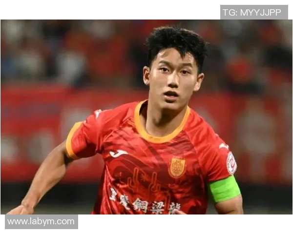 新生代后卫崛起现役00后足球明星引领未来赛场风潮