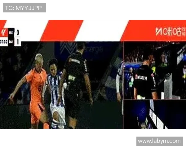 足球明星在比赛中遭冷落引发球迷热议视频曝光引发广泛关注与讨论