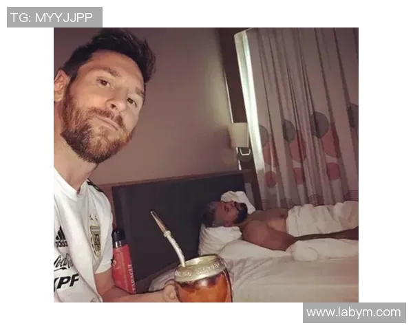 足球明星聚餐趣事揭秘吃饭时的搞笑瞬间与友谊时刻分享