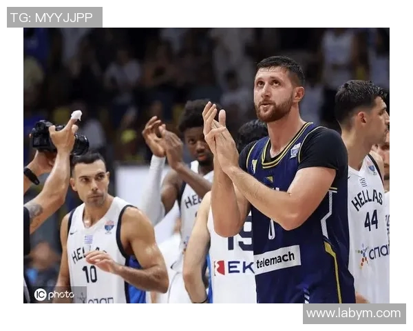 希腊球队与波黑球队激战正酣谁能在这场较量中笑到最后