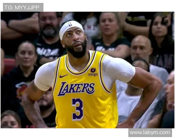 湖人对热火的较量虽败犹荣展现球队韧性与拼搏精神